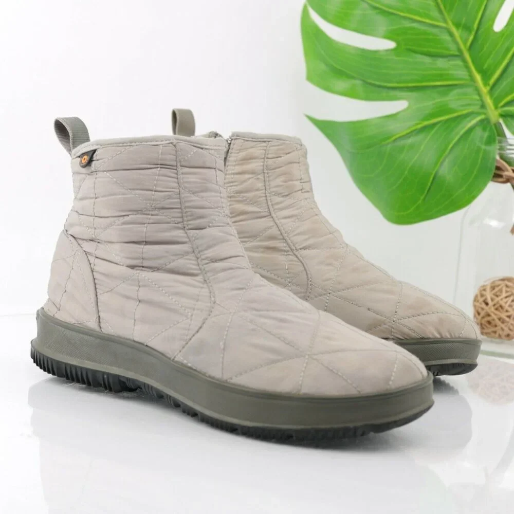 Bogs‎ Womens Snowday Boot Size 7 Waterproof Gray Beige Quilted Insulated Bootie